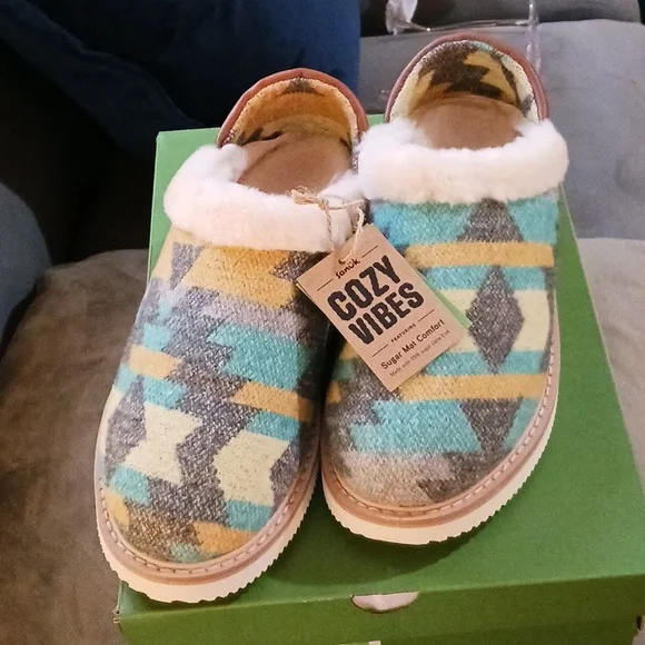 Sanuk Cozy Vibes Slippers - Picture 2 of 7